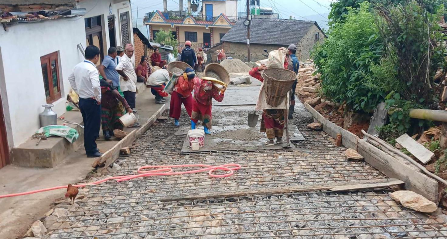 प्रधानमन्त्री रोजगार कार्यक्रमः सडक ढलानमा स्थानीयलाई अवसर