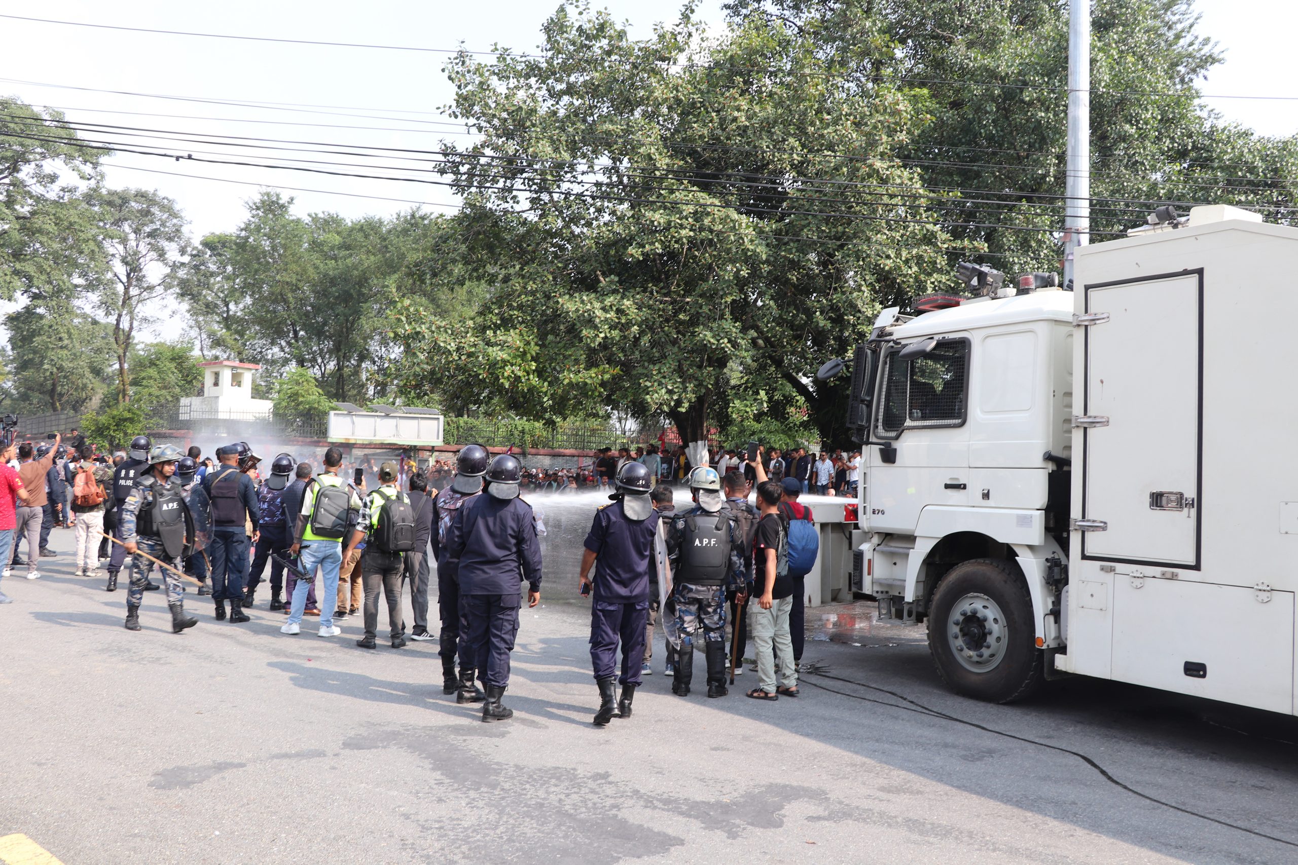 पोखरामा प्रदर्शनकारीले निषेधाज्ञा तोड्न खोज्दा तनाव