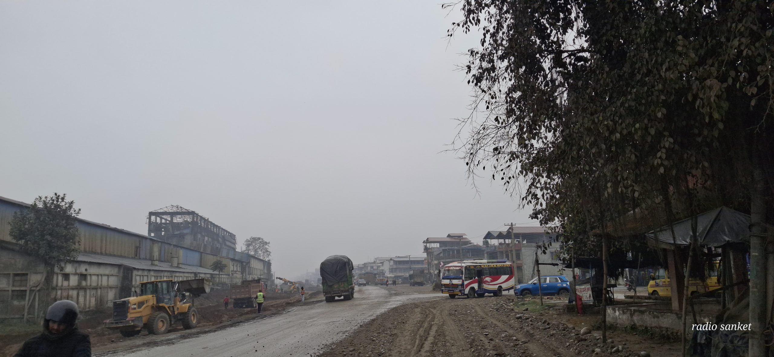 बाक्लो हुस्सु र शितलहका कारण पूर्व–पश्चिम राजमार्ग अन्तर्गतको नारायणघाट–बुटबल सडकखण्ड पूर्ण रुपमा अवरुद्ध