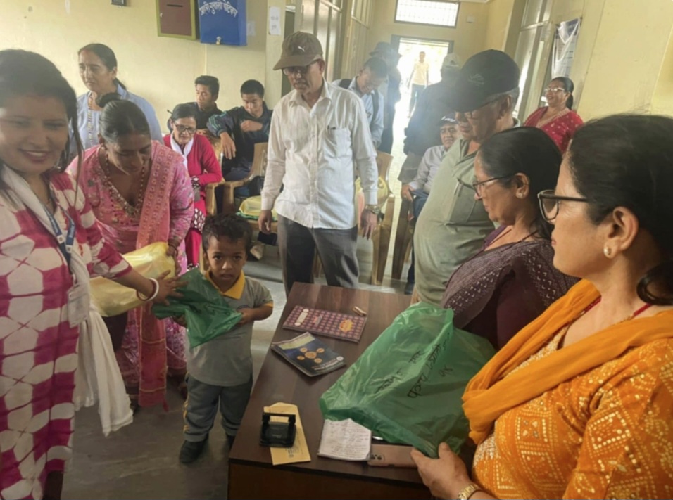 अपाङ्गता तथा विपन्न परिवारका बालबालिकालाई शैक्षिक सामग्री वितरण