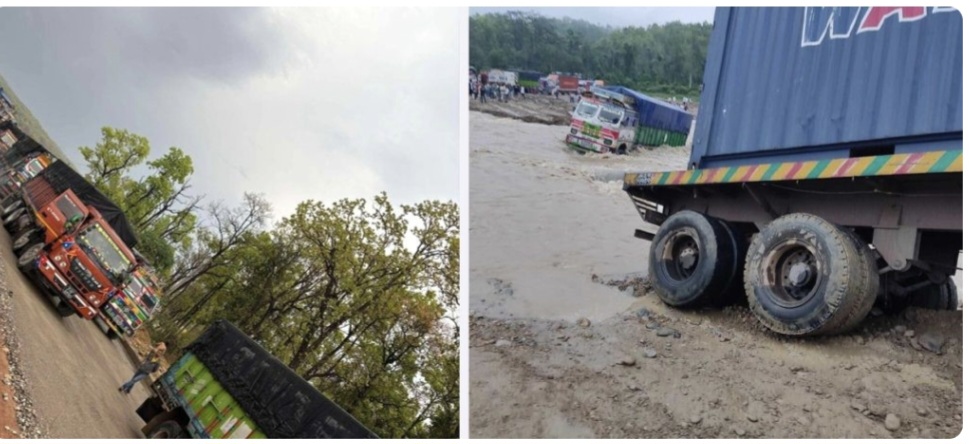 लगातारको वर्षाले सडकहरू अवरुद्ध