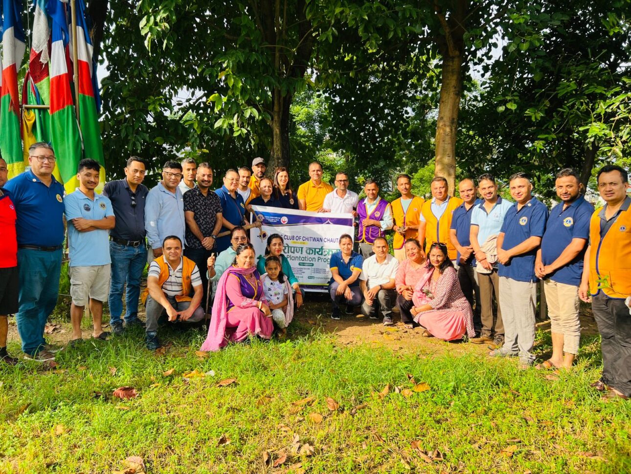 लायन्स क्लब चौतारीले गर्यो गुम्बा परिसरमा वृक्षारोपण