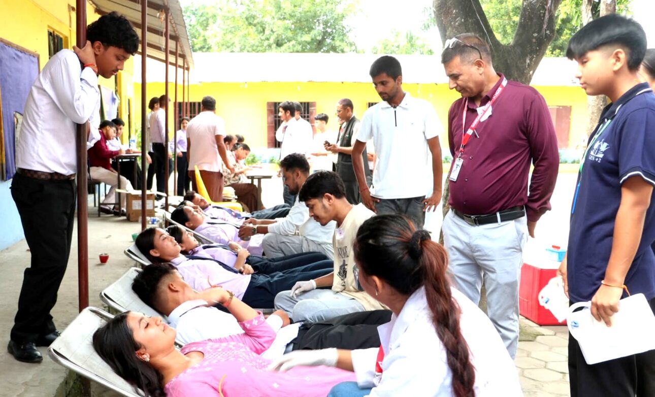 गैँडाकोटमा रेडक्रस दिवसका अवसरमा खुला रक्तदान, ५० जनाले गरे रगतदान