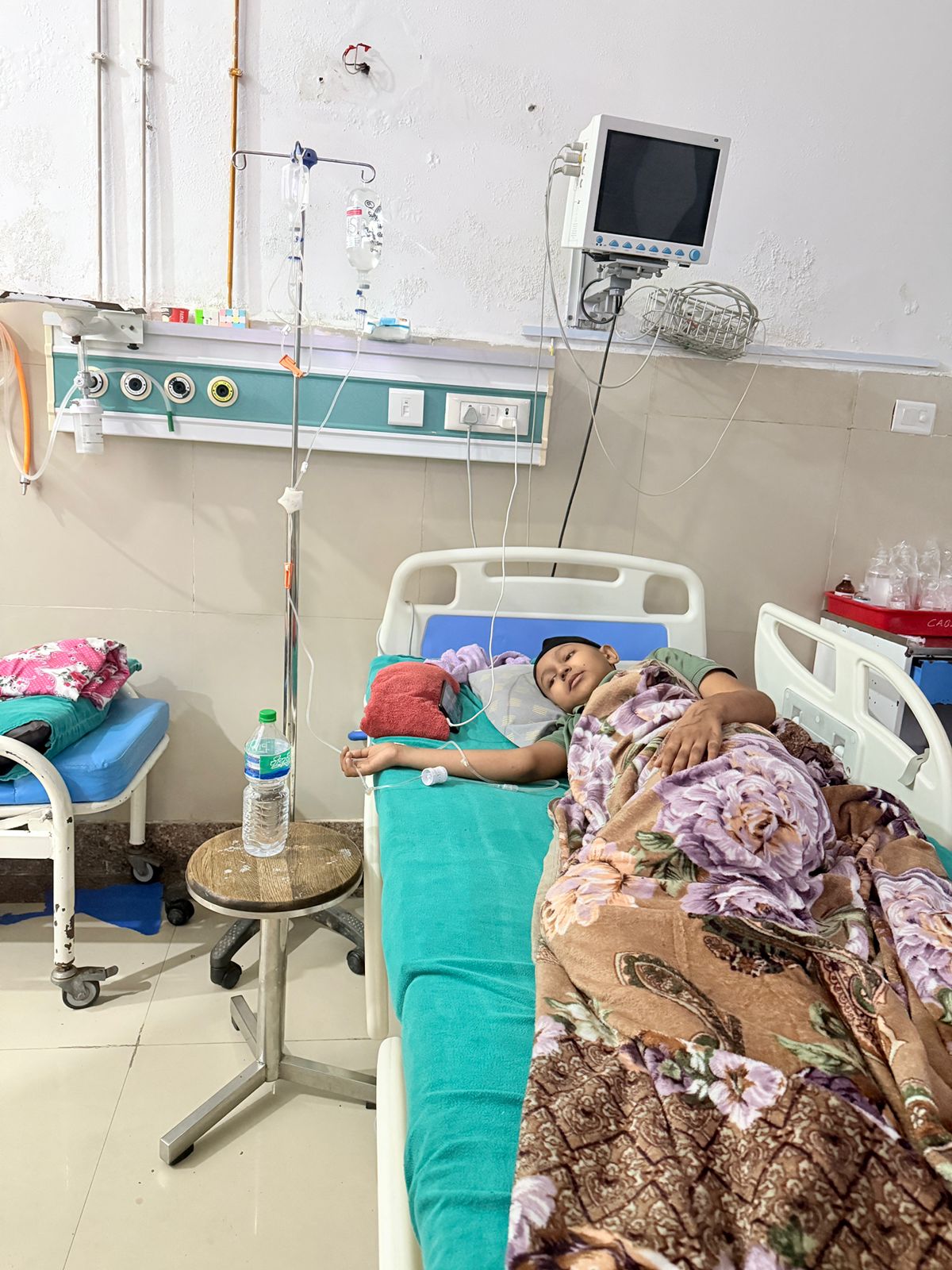 गैंडाकोटका १३ वर्षीय सुबिन सापकोटा बोन क्यान्सरबाट पीडित, आर्थिक सहयोगको याचना 