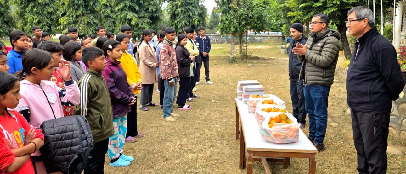 लेखक निर्दोष जीवनले अनाथ बालबालिकासँग जन्मदिन मनाए