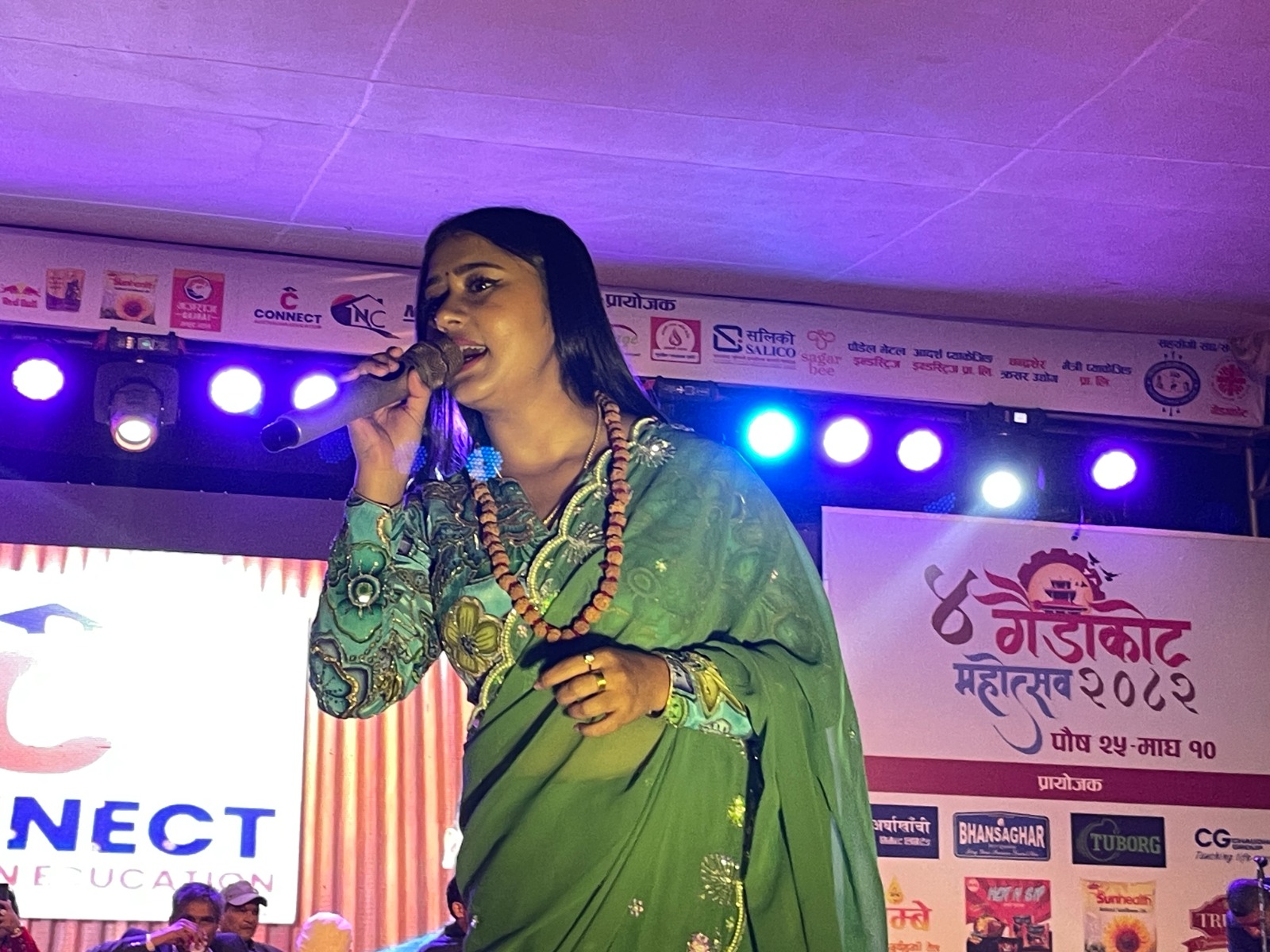 गैँडाकोट महोत्सवमा रचनाले तताइन् माहोल