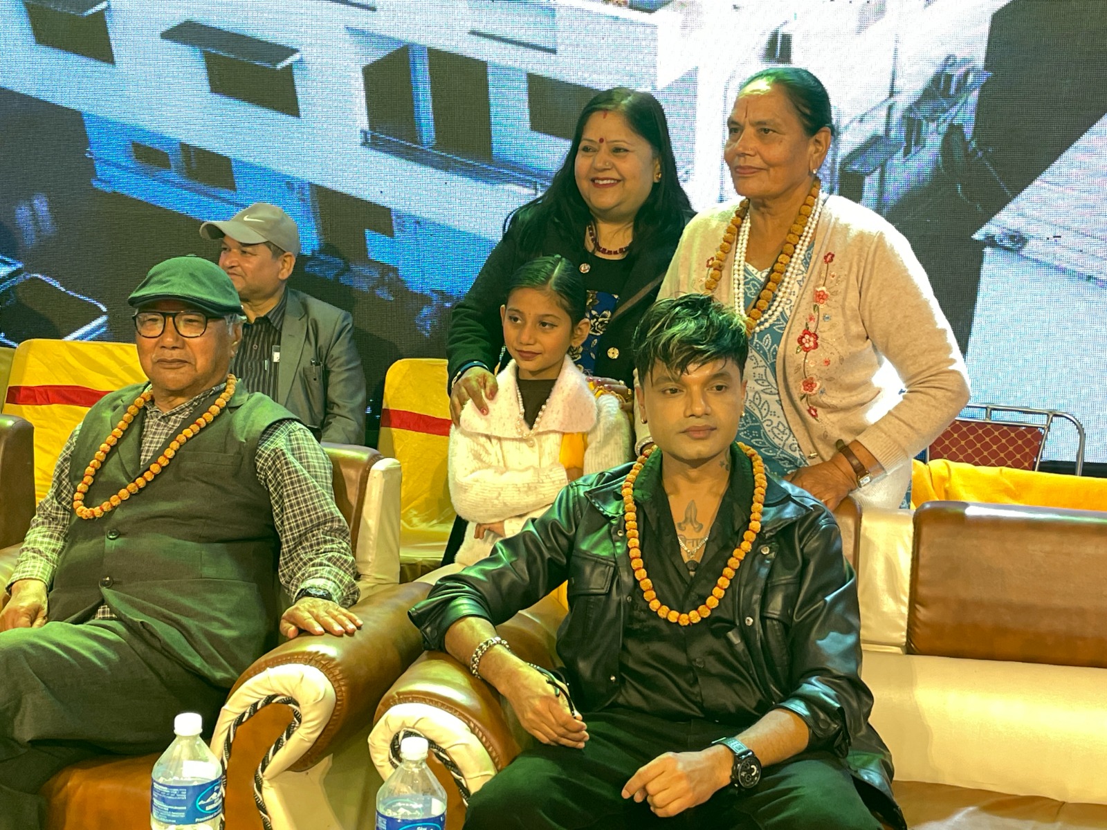 गैँडाकोट महोत्सवमा पशुपति शर्मा र दुर्गा सापकोटाको दोहोरी