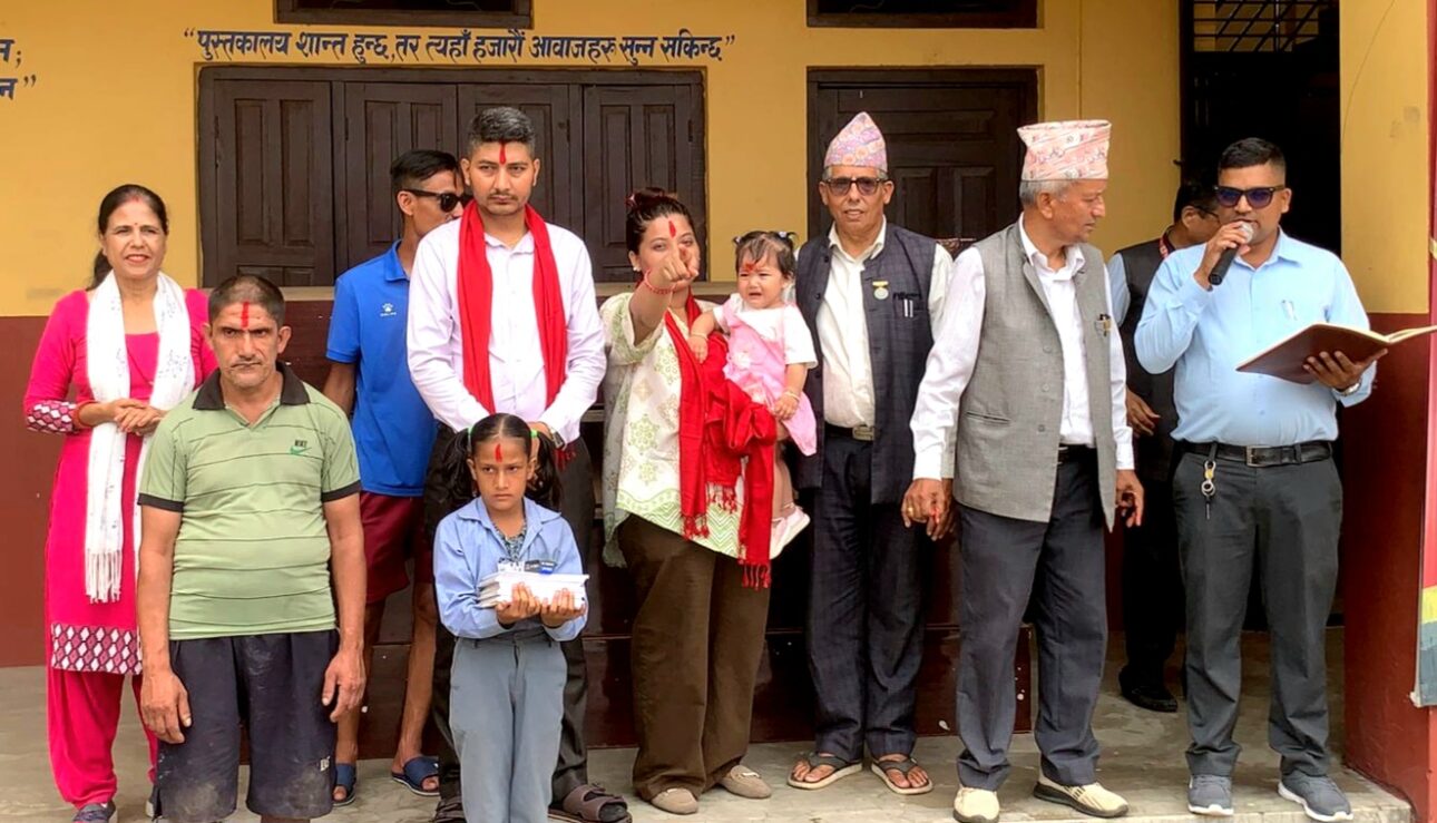 छोरीको जन्मदिनमा विपन्न छात्रालाई कक्षा १२ सम्मको शैक्षिक जिम्मेवारी
