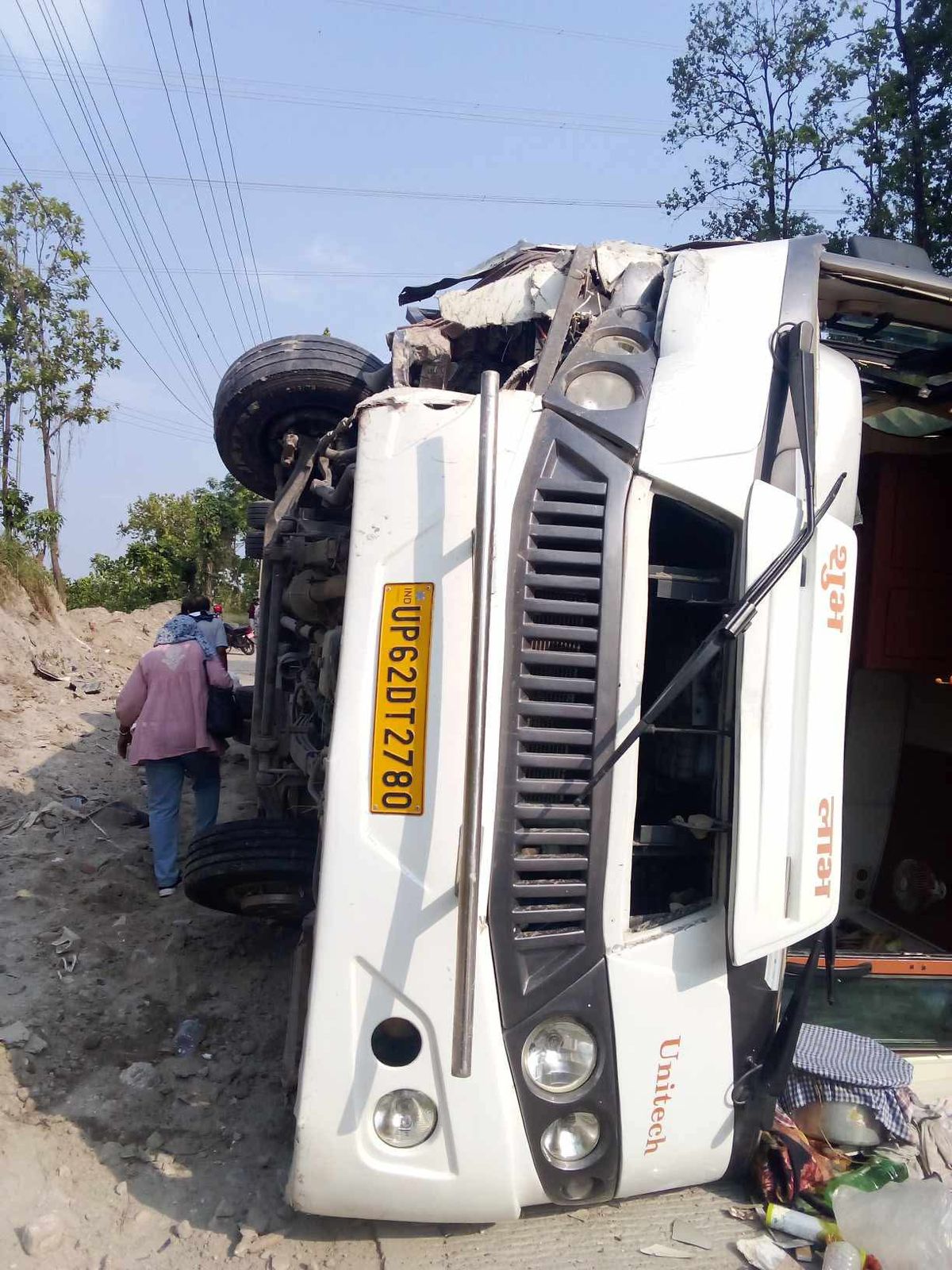ब्रेक फेल हुँदा यात्रुबाहक बस दुर्घटना, ६ महिला घाइते