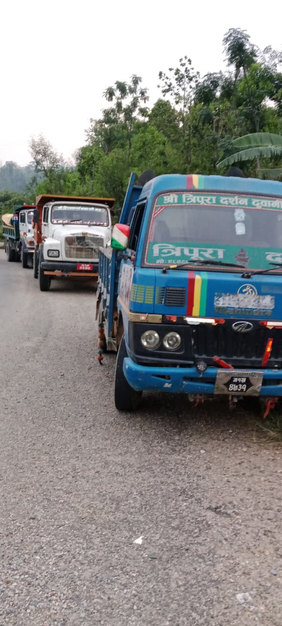 बौदीकालीमा अवैध नदीजन्य पदार्थ बोकेका चार सवारीसाधन प्रहरी नियन्त्रणमा