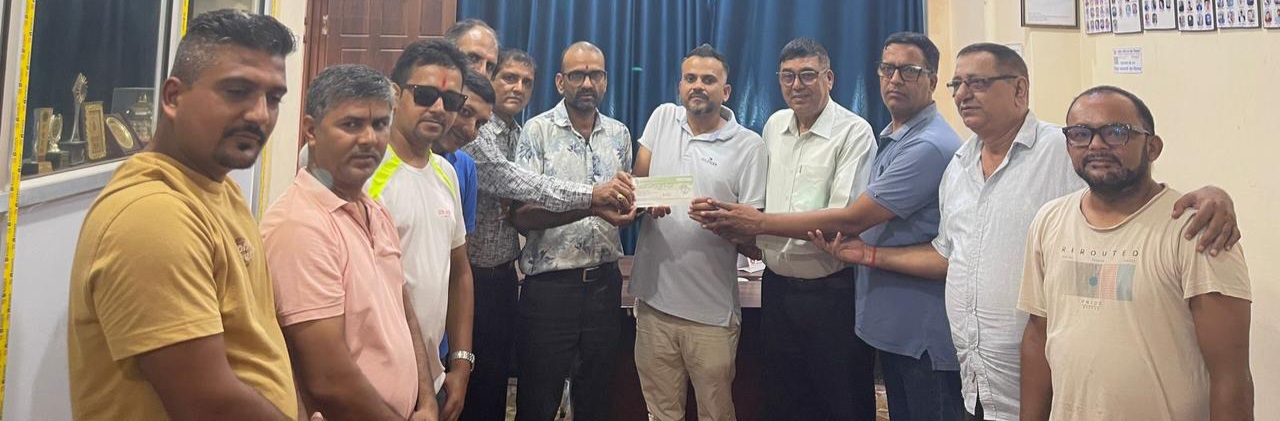 भोटेकोशी बाढीपिडितका लागि चितवनका विद्युत व्यवसायीद्वारा १ लाख २५ हजार बढी सहयोग